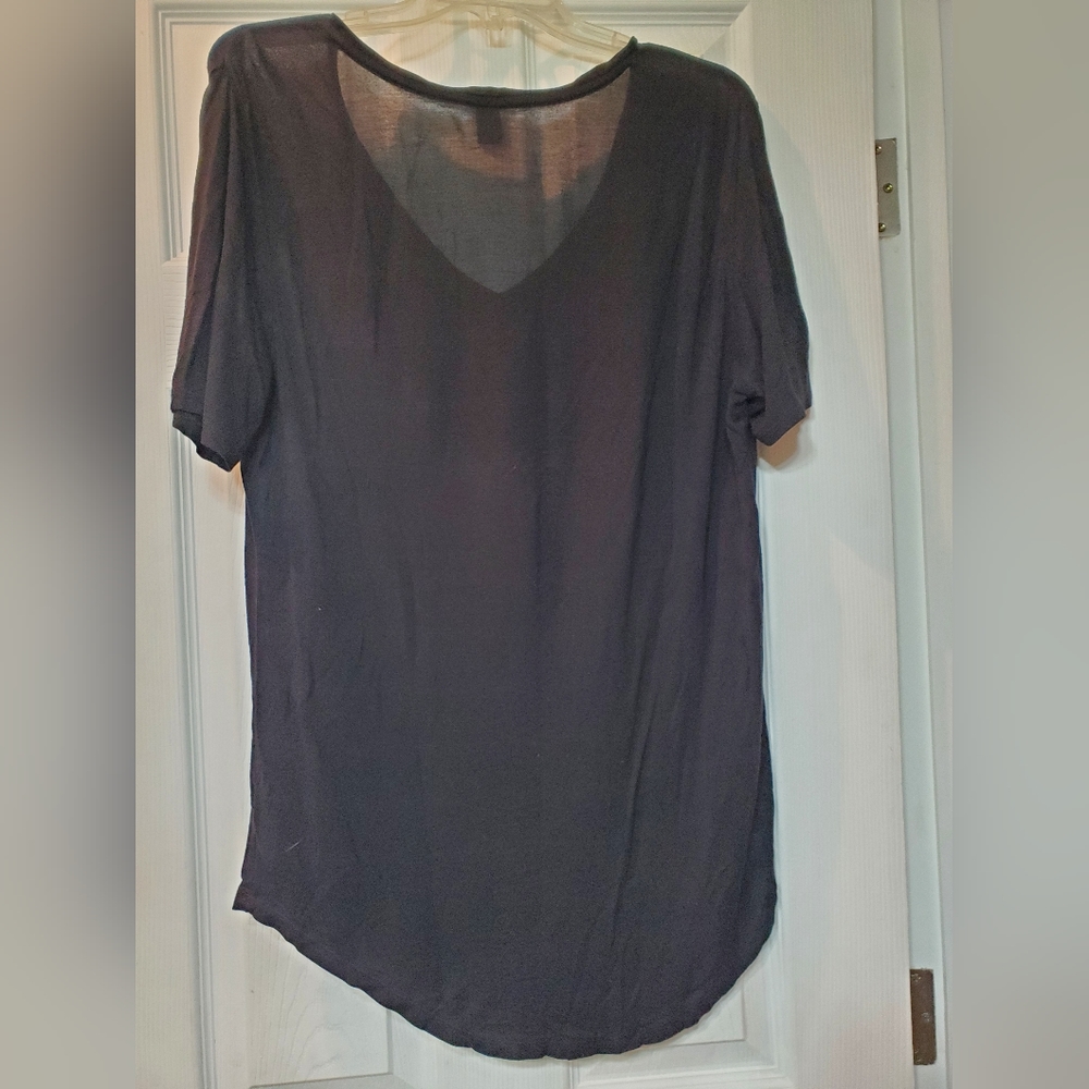 Old Navy Black Tshirt - Picture 1 of 2